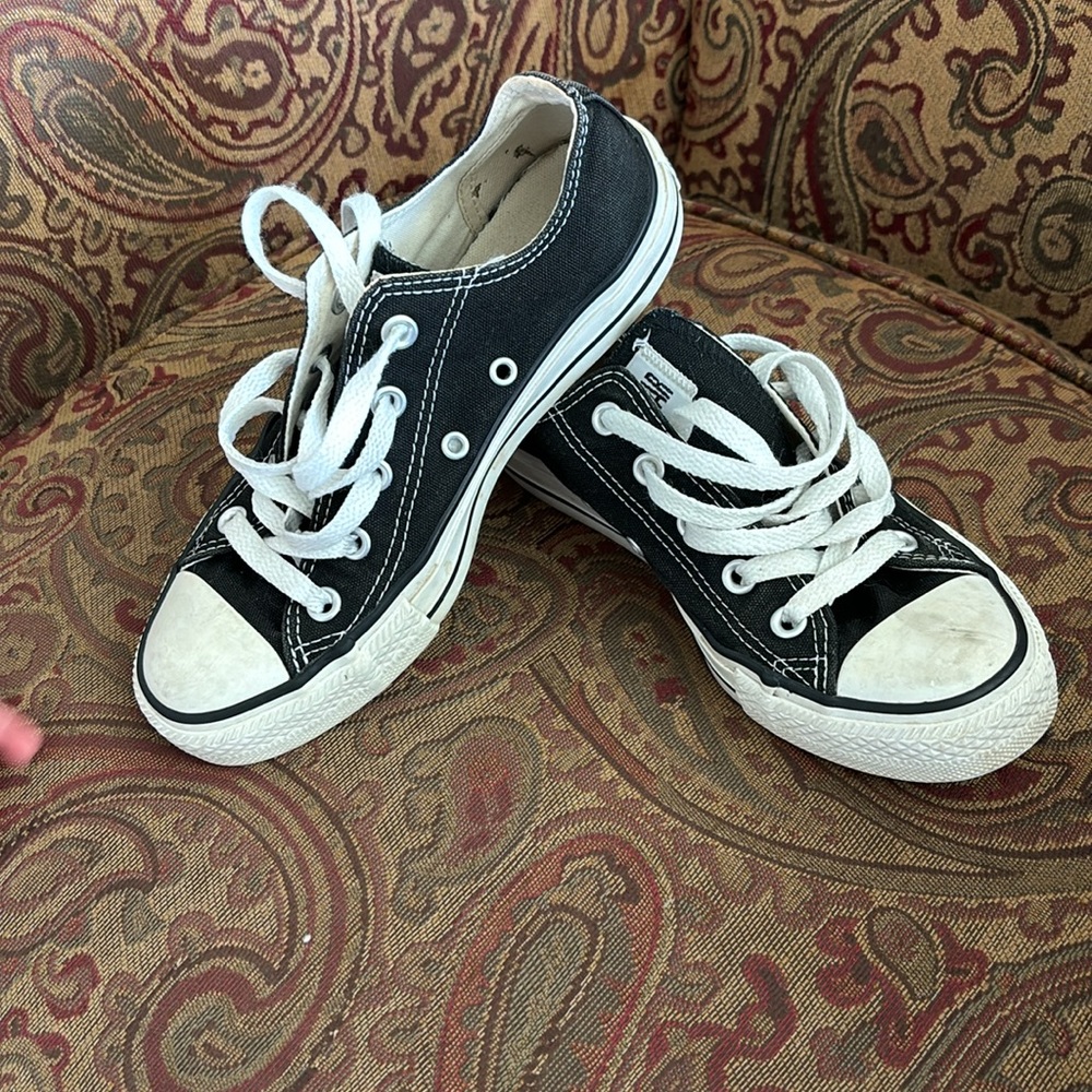 ❄️Converse White and Black Sneakers - Picture 5 of 6